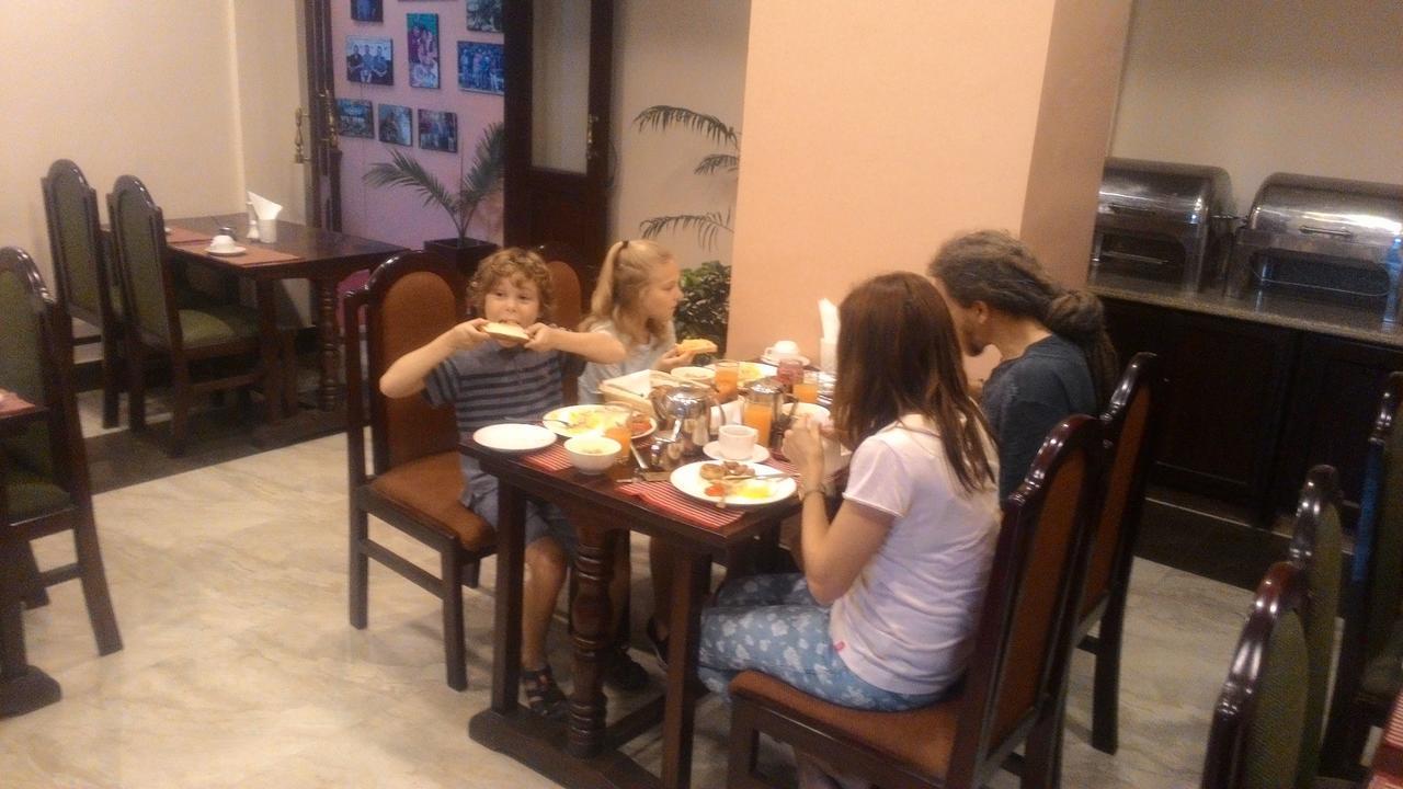 Little Nepal Inn Kathmandu Buitenkant foto